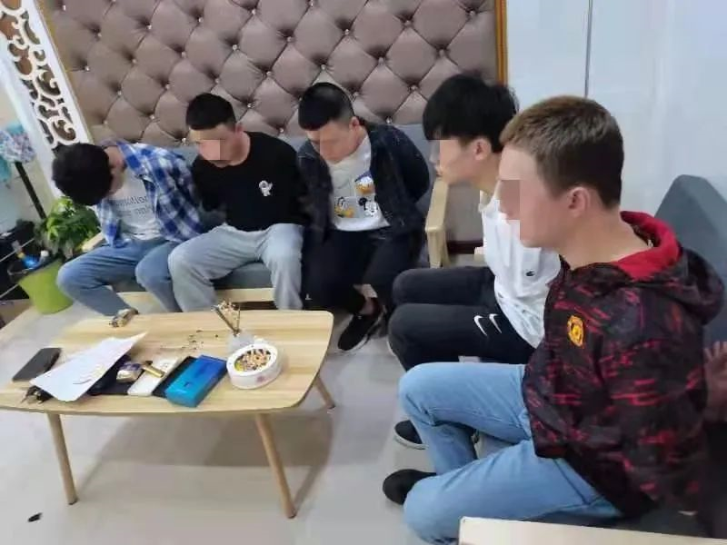 雷霆出击,成功打掉一个"引流"电信诈骗犯罪团伙,现场抓获16名犯罪嫌疑