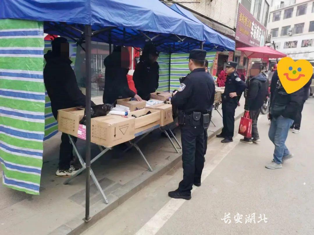 民警查获现场.jpg