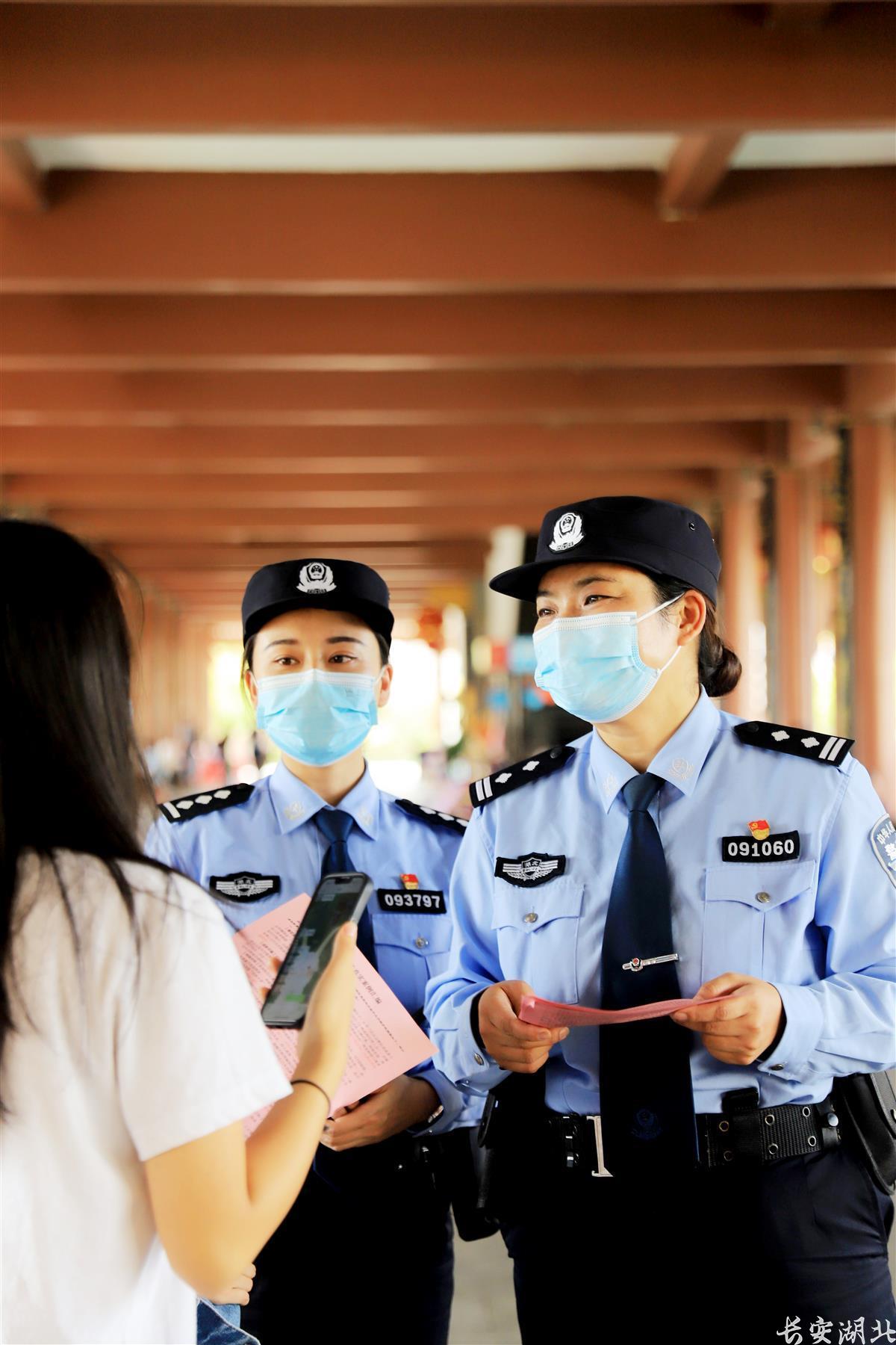 女主播转行当交警！|温州_新浪新闻