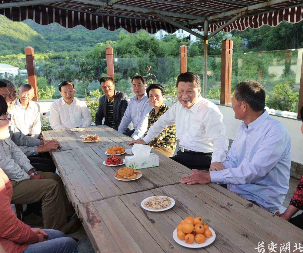 习近平总书记走进百姓家5.jpeg