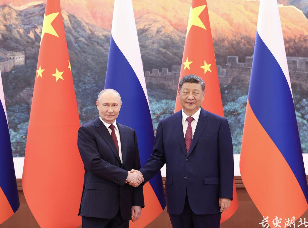 习近平同俄罗斯总统普京会谈1.jpg