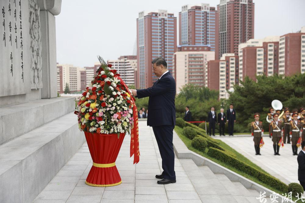 参谒中朝友谊塔2.jpg