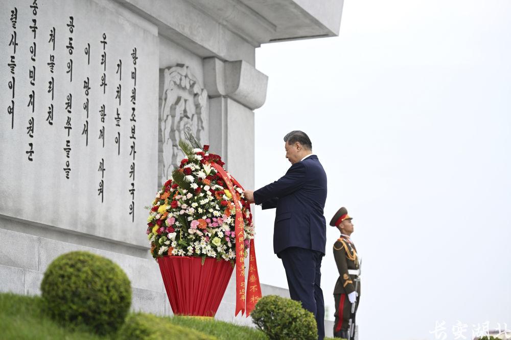 参谒中朝友谊塔3.jpg