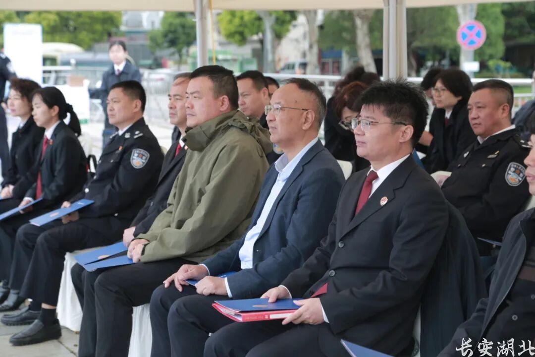 1江汉区检察院-长江珍稀鱼类增殖放流公益行动.jpg