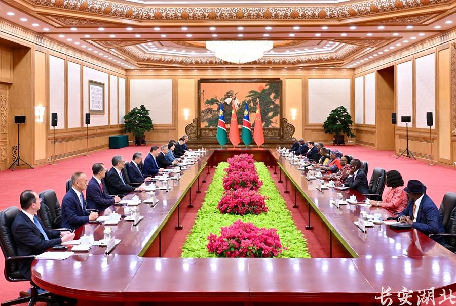 习近平同纳米比亚总统恩代特瓦会谈2.jpg