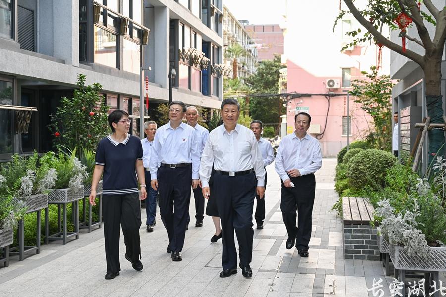 习近平在上海考察1.jpg