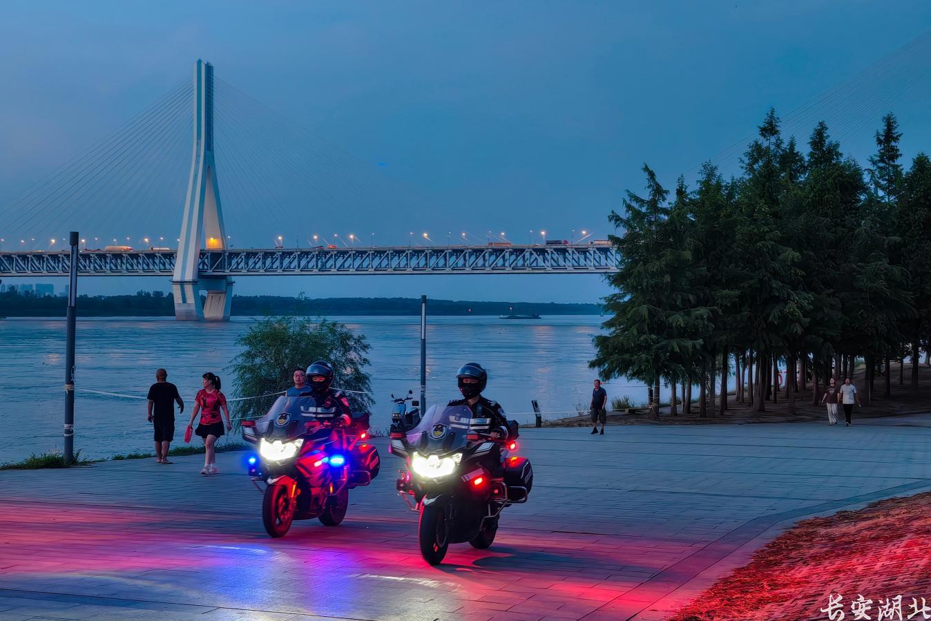 青山区分局-筑牢江滩夏夜平安防线8.png