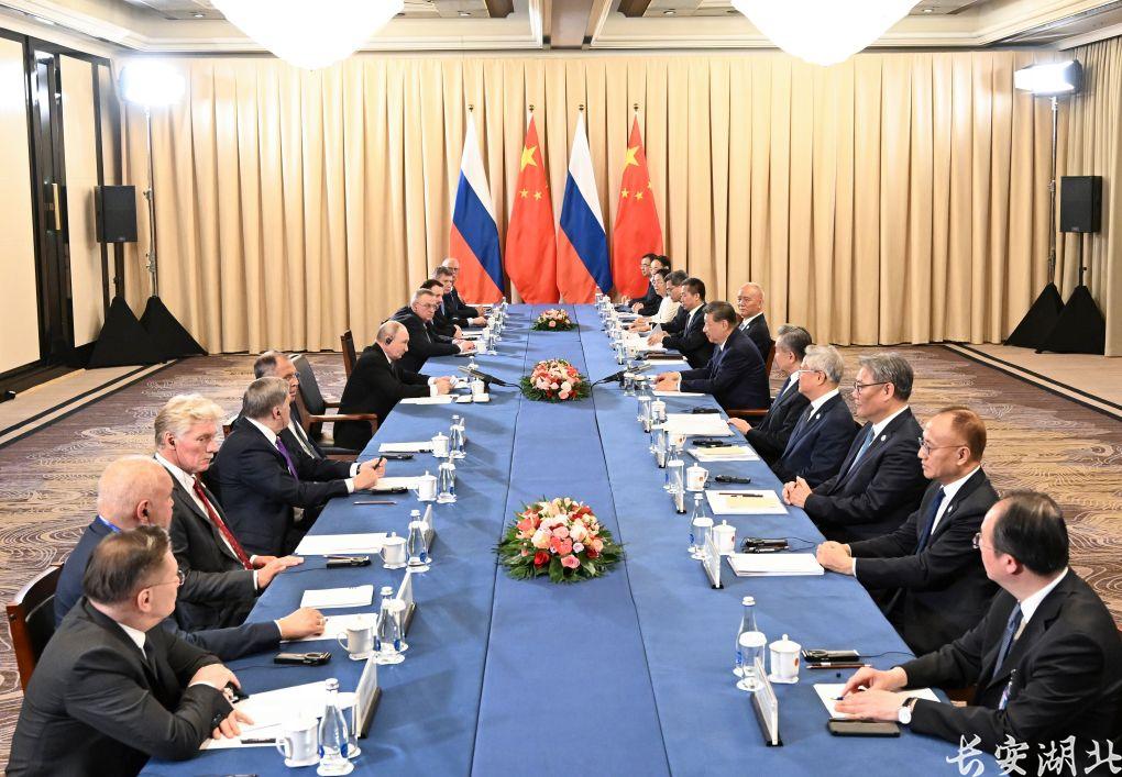 习近平会见俄罗斯总统普京2.jpg