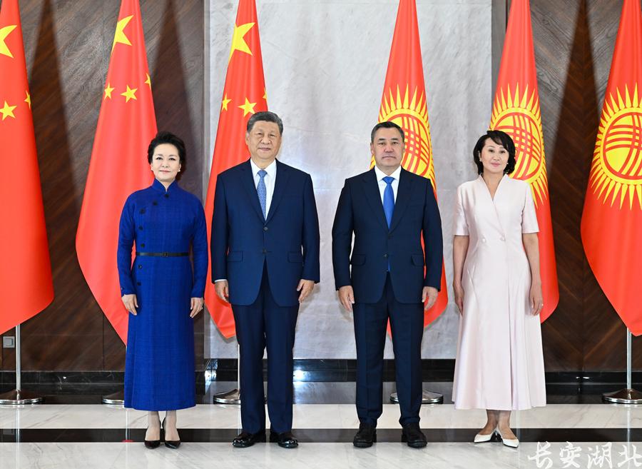 吉尔吉斯斯坦总统扎帕罗夫会谈1.jpg