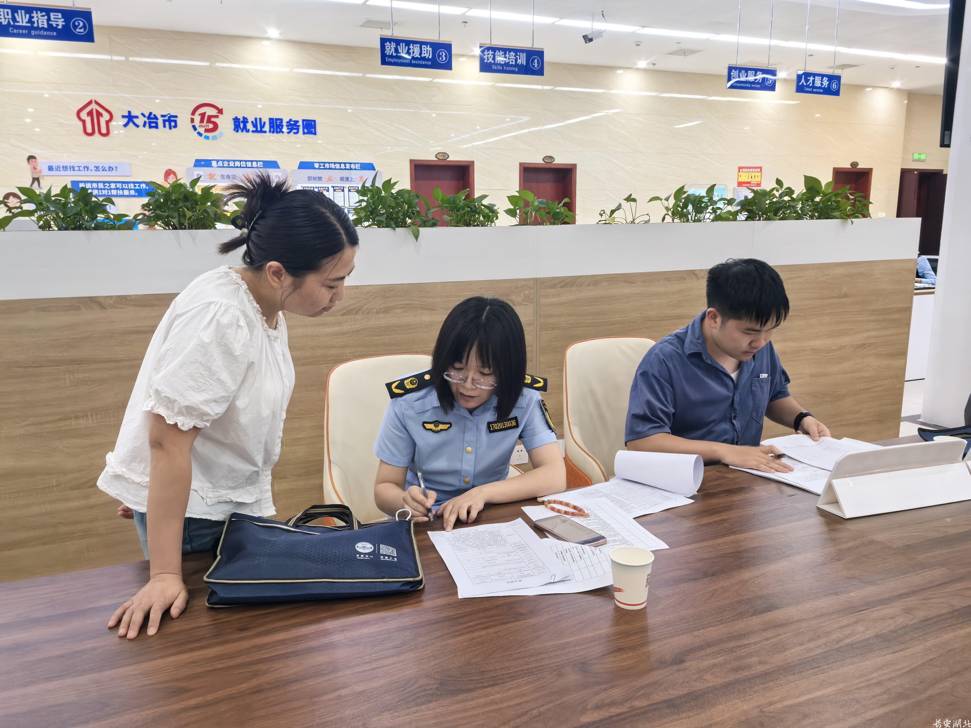 2026年7月2日综合查一次,大冶市场监管、人社局、税务局联查对劳务派遣企业开展检查2.jpg