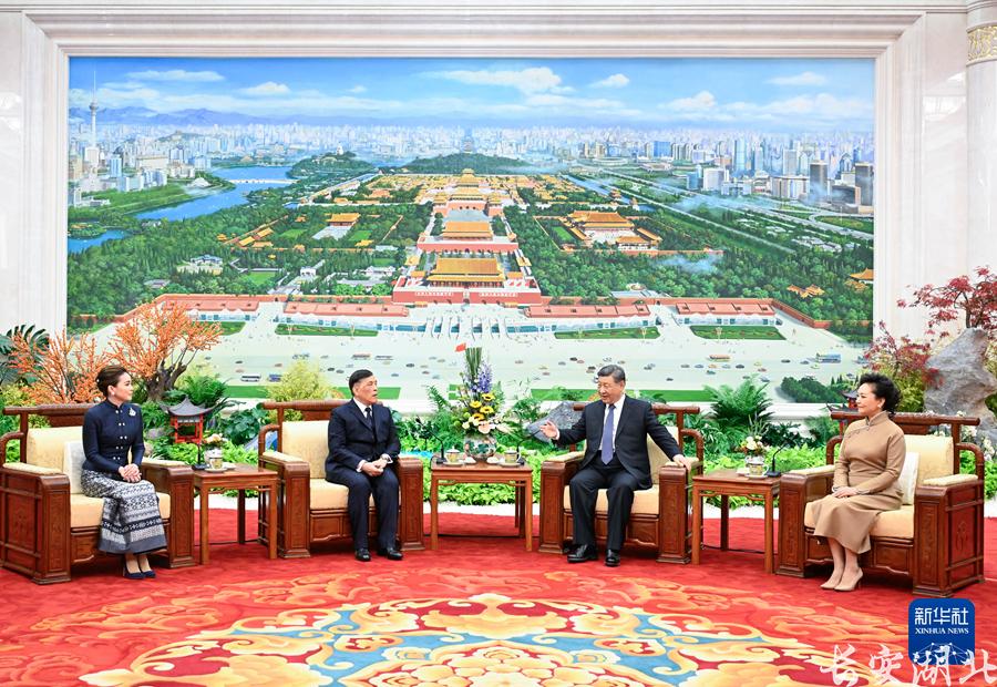 习近平会见泰国国王哇集拉隆功2.jpg